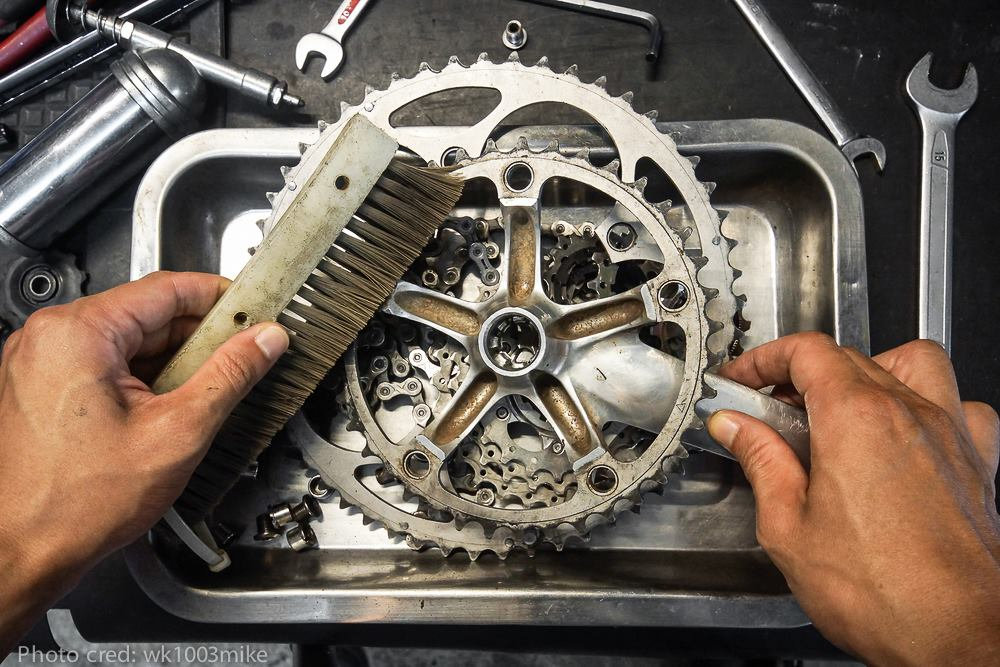 Photograph accompanying WHAT’S THE DIFFERENCE BETWEEN A ‘WET’ & ‘DRY’ CHAIN LUBE?