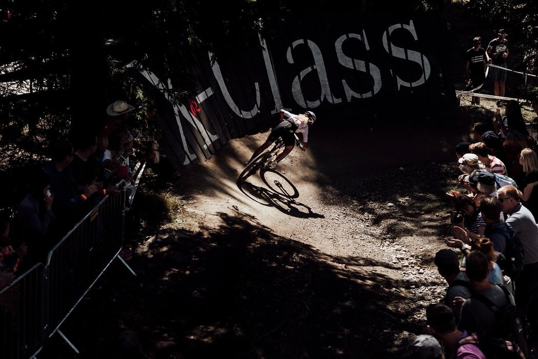 Photograph accompanying Kate Courtney steals the show at the 2018 UCI XCO World Championships