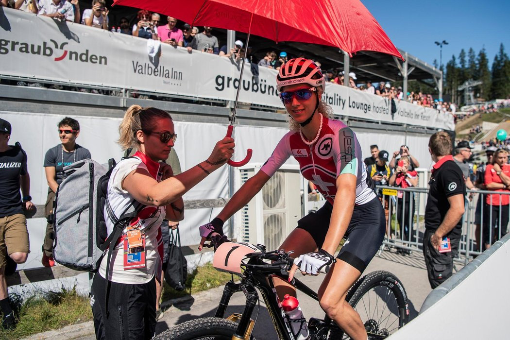 Photograph accompanying Kate Courtney steals the show at the 2018 UCI XCO World Championships